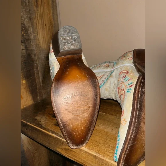 Corral Embroidered Heeled Cowgirl Boots - Cream and Multicolor - Picture 7 of 10